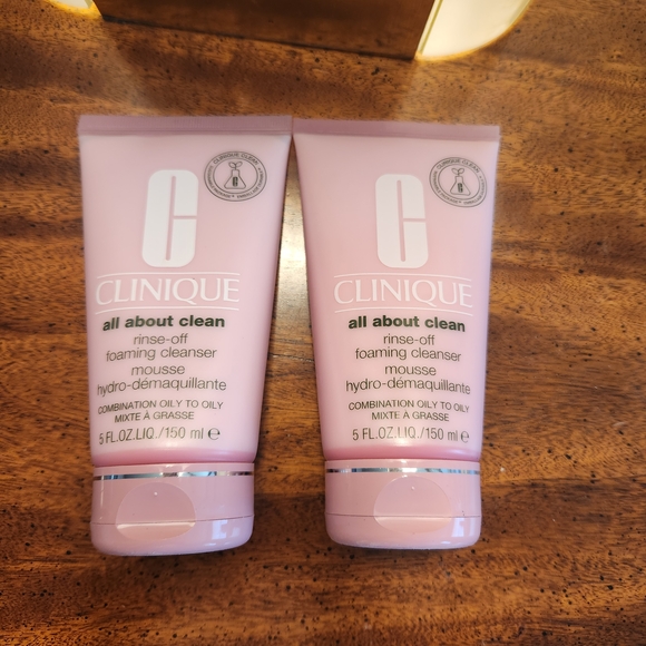 Clinique All About Clean Rinse-Off Foaming Cleanser in Light Purple - Picture 3 of 3